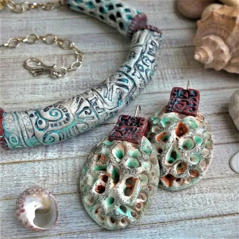 браслет с деревянными бусинами. комплекты украшений бохо. наборы украшений бохо. украшения в натуральном стиле. наборы украшений бохо.