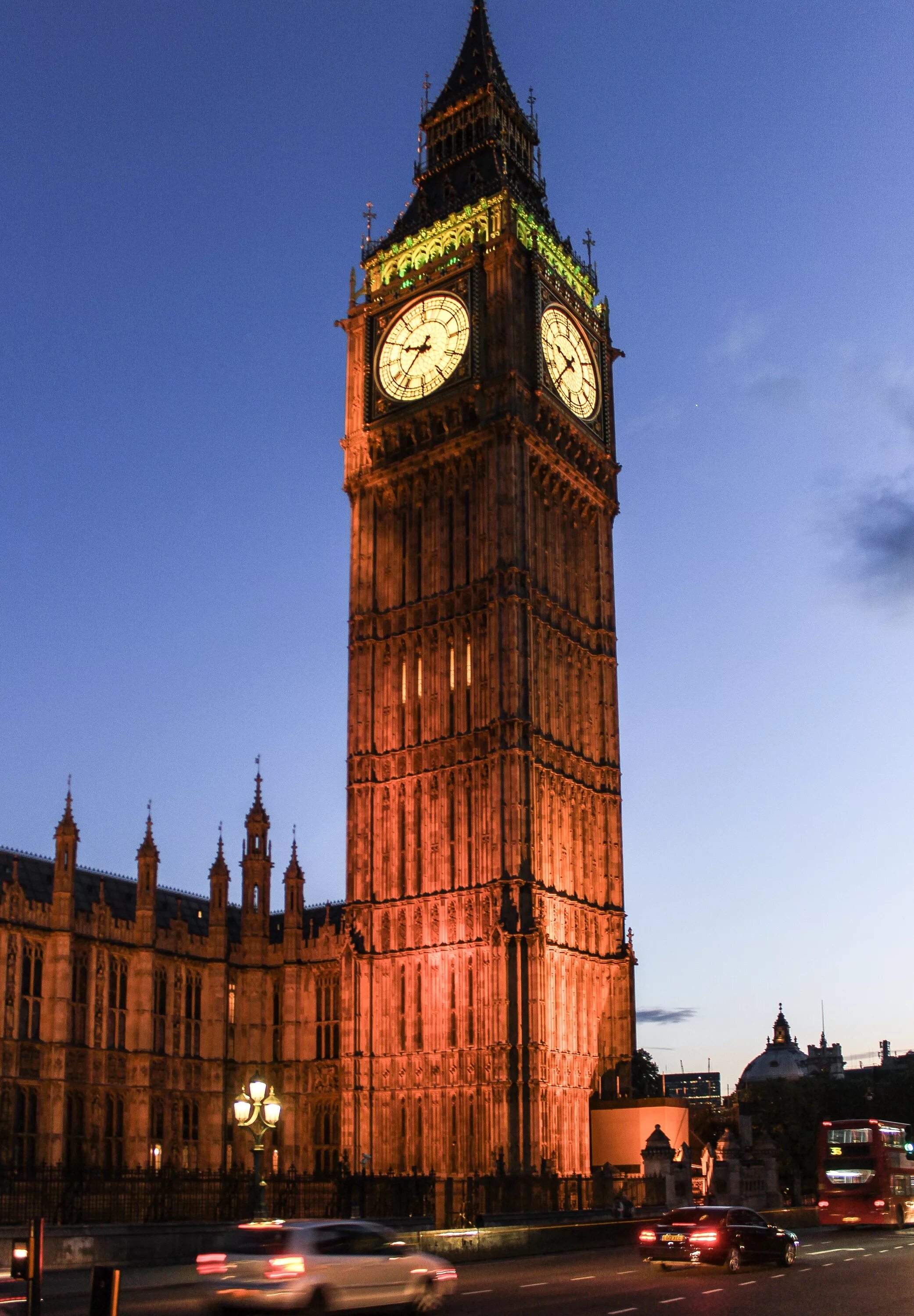 Watching britain. Биг-Бен (башня Елизаветы). Биг Бен в Лондоне. Часы Биг Бен в Лондоне. Достопримечательности Лондона Биг Бен.