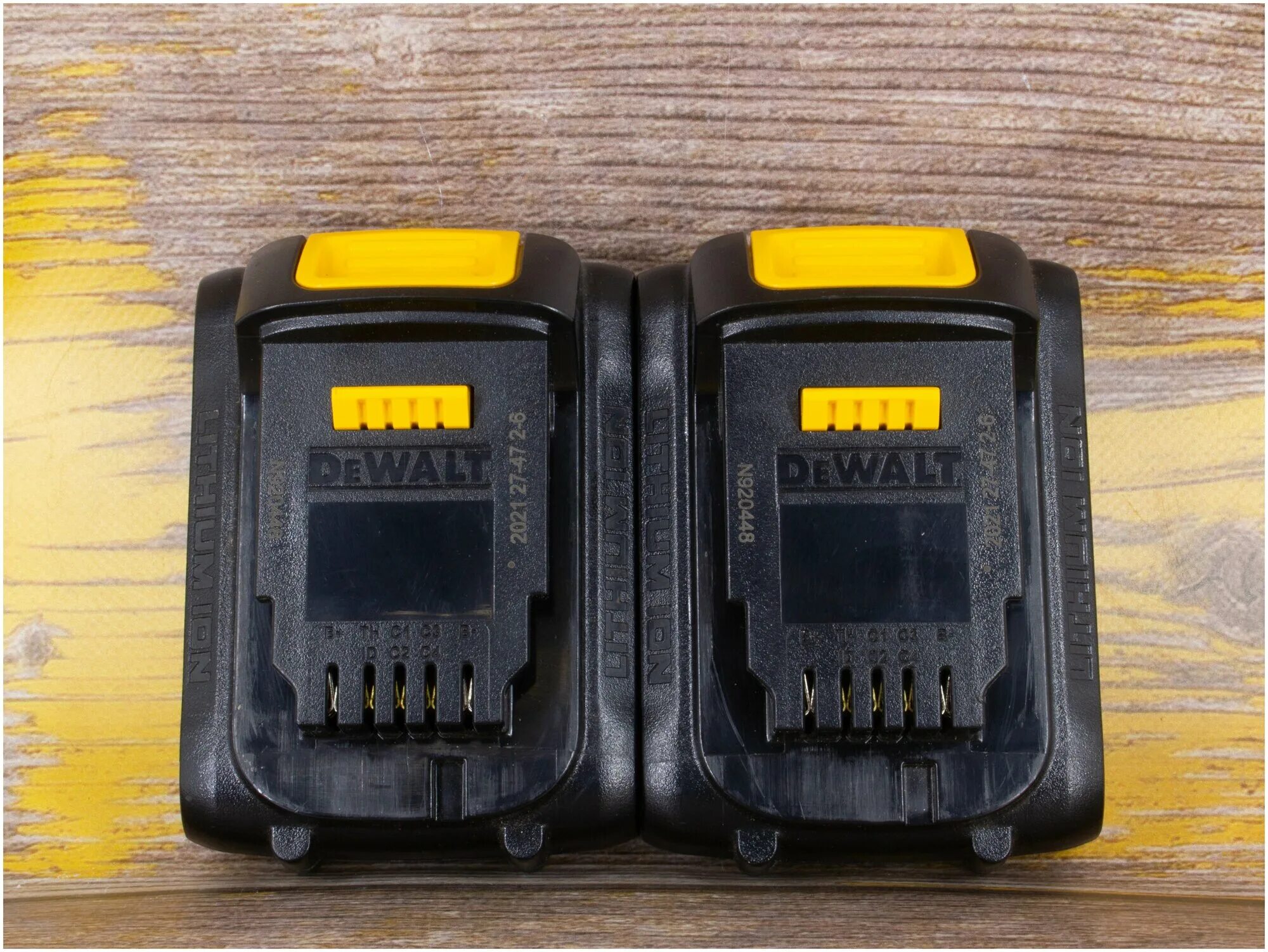 Шуруповерт dewalt 2 аккумулятор. Dcd771-ks. плата кнопка на шуруповерт деволт dcd 771 ks.