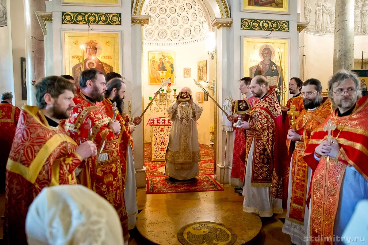 Больница царевича димитрия при первой градской. Храм царевича Димитрия священники. Храм царевича Димитрия при первой градской.