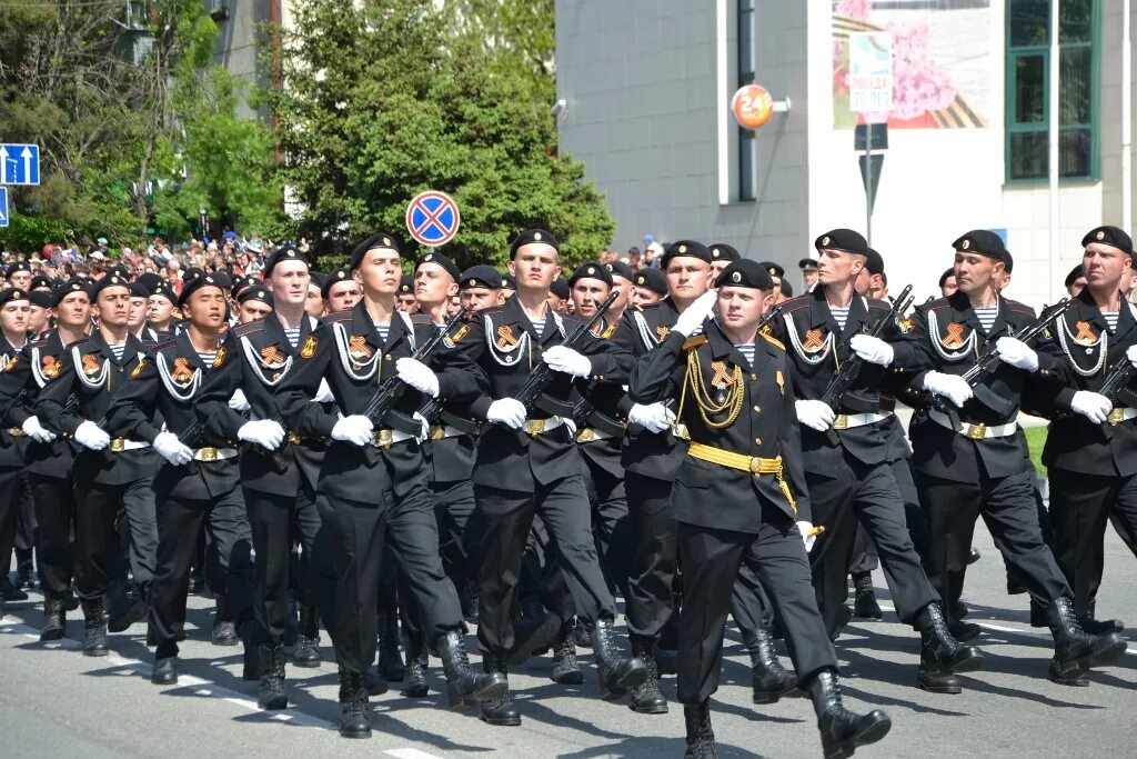 7 май 2012 года. парад в псковской дивизия. митинги на болотной площади 2011 омон. 05. 6 мая 2012 болотная площадь.