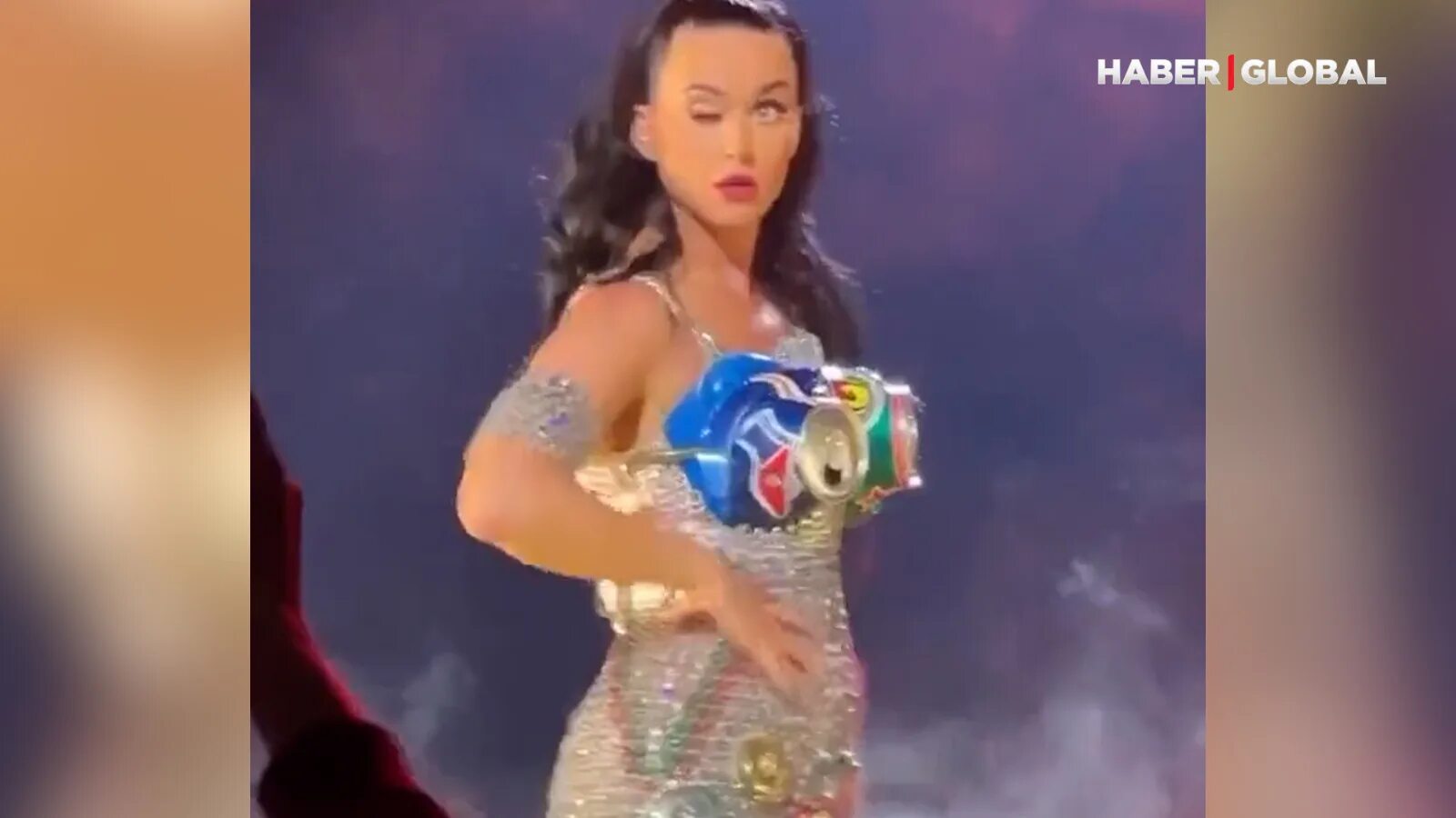 Засветились глаза на концерте. Трусики певицы кэти перри. Кэти перри 2023. Засветились глаза на концерте. Засветились глаза на концерте.