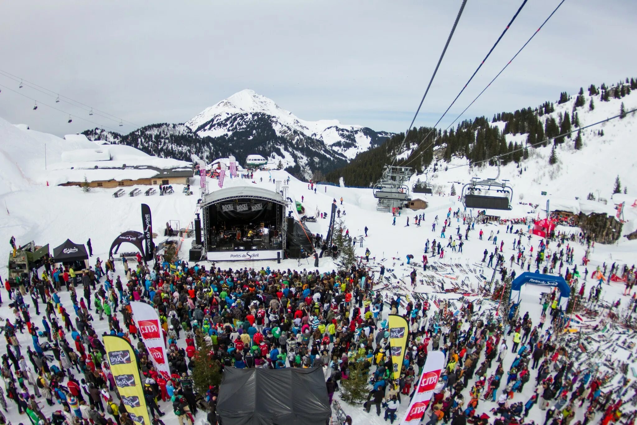 Apres ski красная поляна. Стиль apres-ski. Горнолыжный курорт apres ski. Апрес ски красная поляна. Apres ski красная поляна.