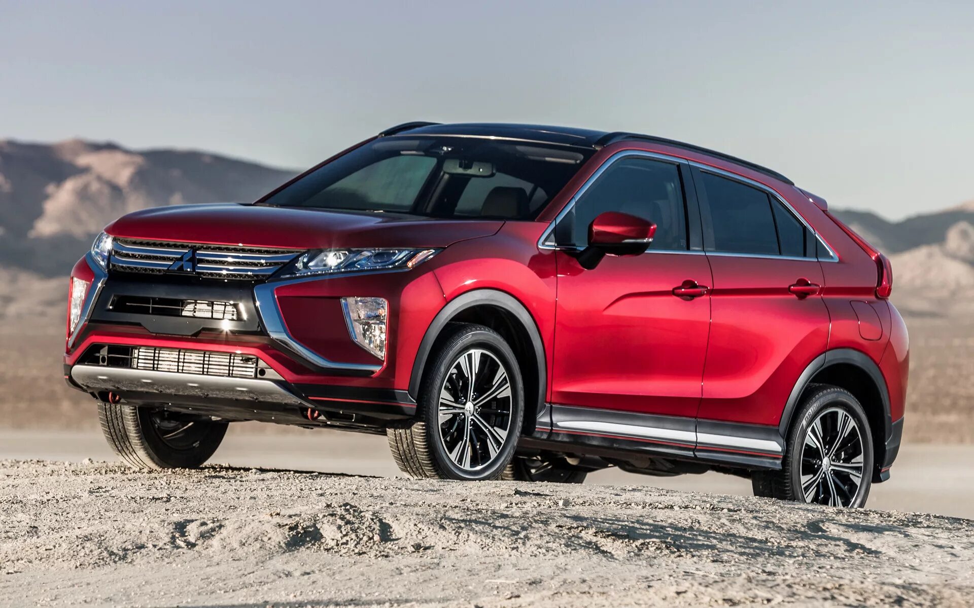 Mitsubishi новый год. Mitsubishi Eclipse Cross 2018. Митсубиси Eclipse Cross 2018. Mitsubishi Eclipse Cross 2018 года. Митсубиси Эклипс кросс 2019.