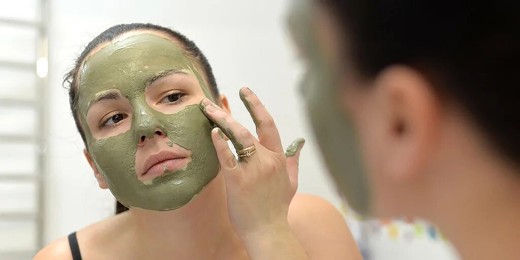 Парить лицо. Глиняная маска. Зеленая глиняная маска для лица. Маска для лица Clay face. Глиняная маска для жирной кожи лица.