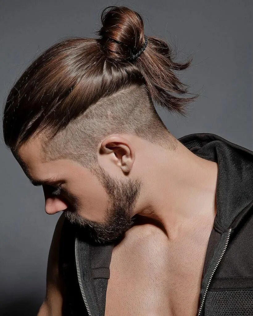 Мини бан. Андеркат man bun. Топкнот андеркат. Топ кнот андеркат. Андеркат ирокез.