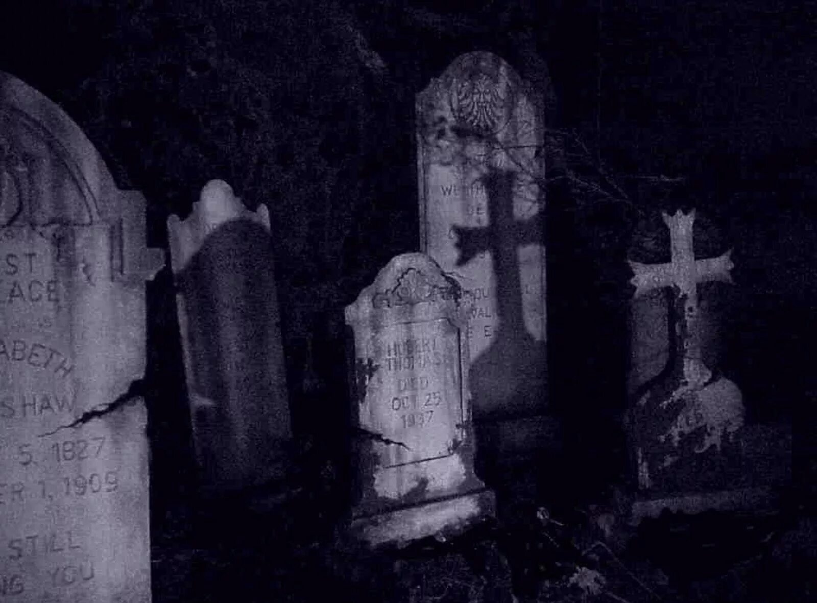 Черная краска graveyard. Готическое кладбище. Мрачное кладбище.