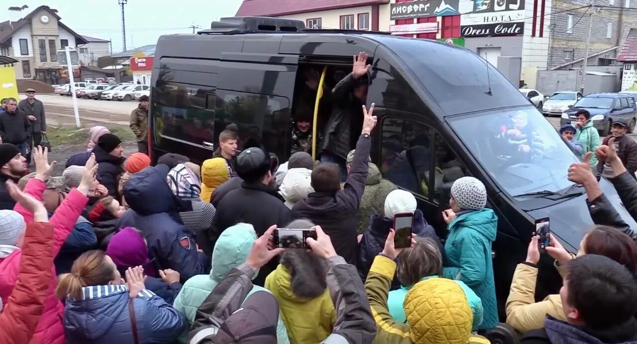 Провожают мобилизованных. Проводы мобилизованных фото.