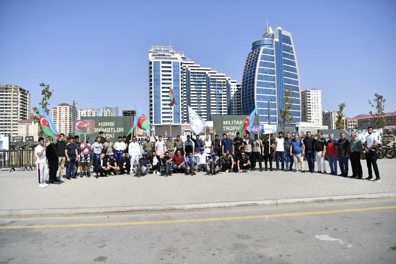 Баку в сентябре. Памяти шехидам в Баку. 27 Sentyabr 2020. Baku Street people. Азербайджан в сентябре