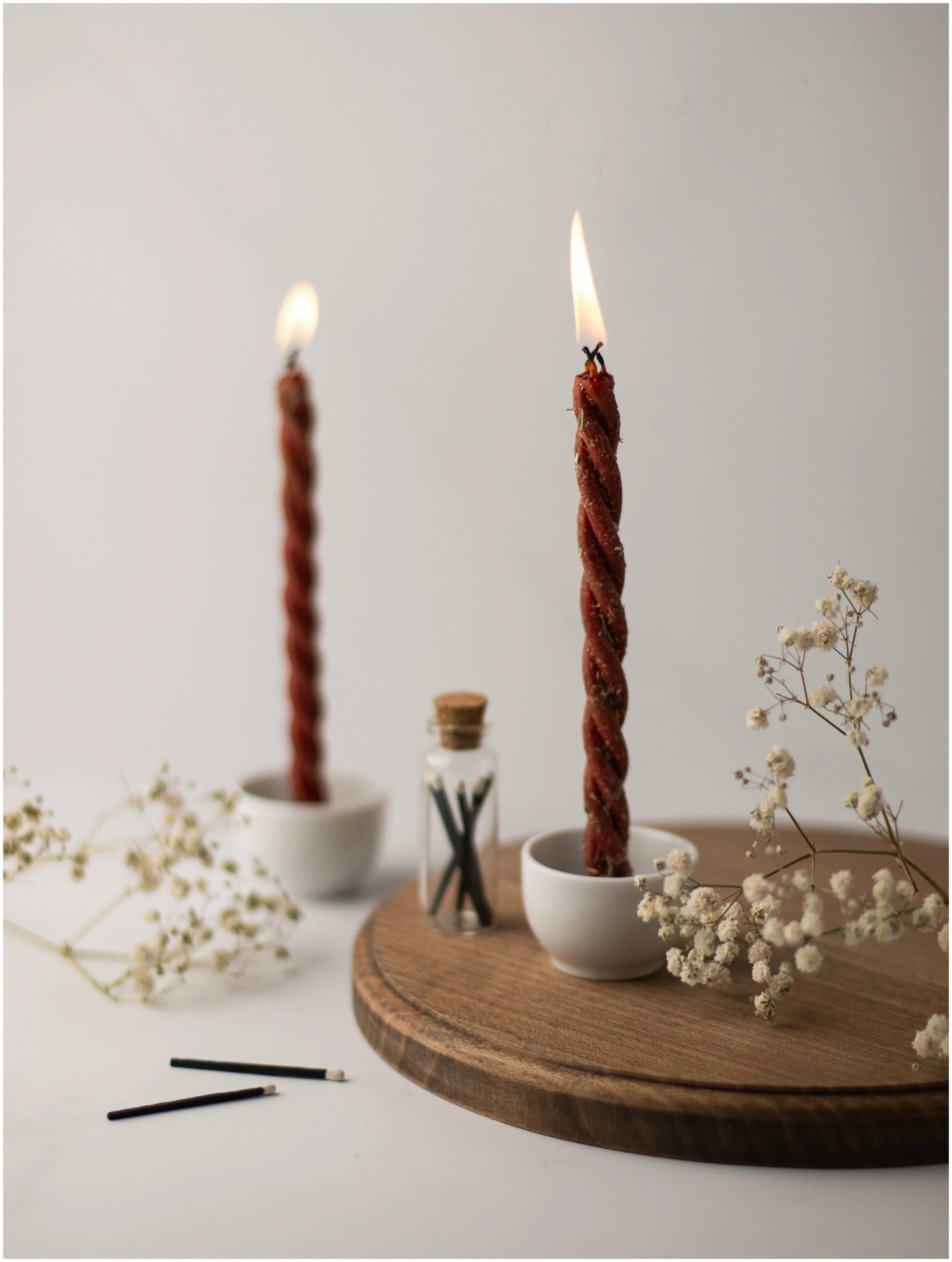 переплетенные свечи. свечи скрутки. скрученные свечи. свечки скрученные. свечи для обрядов.