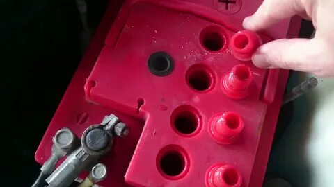 Надо открывать банки при зарядке аккумулятора. Заглушки для необслуживаемых аккумуляторов. Надо открывать банки при зарядке аккумулятора. Пробки для аккумулятора. Надо открывать банки при зарядке аккумулятора.