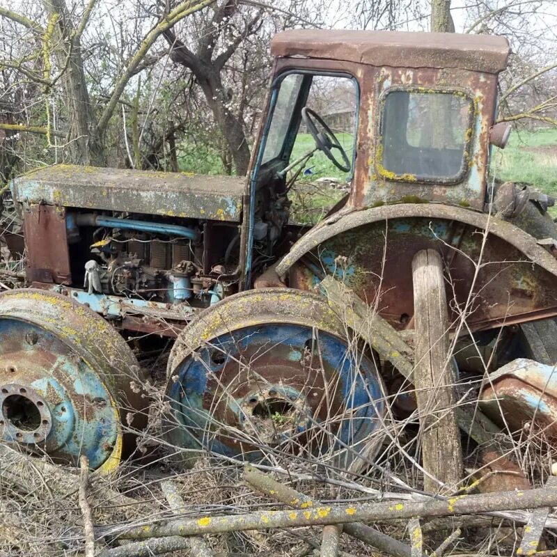 Продажа б у т. МТЗ 80 хлам. Т-40 (трактор). Заброшенные трактора т 40. МТЗ 80 из металлолома.