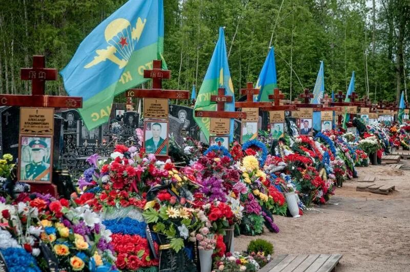 В Новосибирске простились с вагнеровцем Дмитрием Карповым, погибшим в зоне СВО