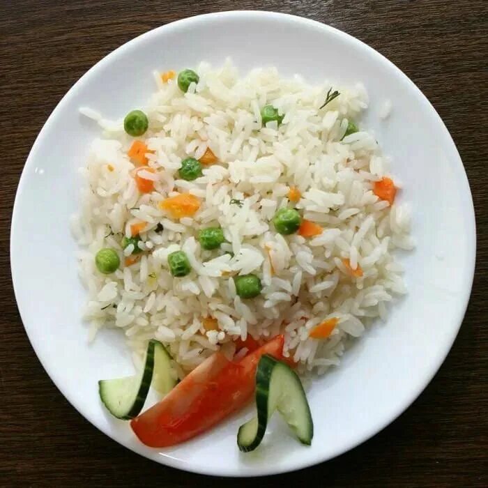 Rice vegetable. Рис с овощами. Рис с овощами на гарнир. Овощи на р. Рис отварной с овощами.