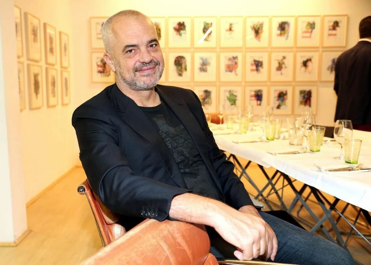 Эди рама. Эди рама в европарламенте. эди рама фото. edi rama work (bilingual).