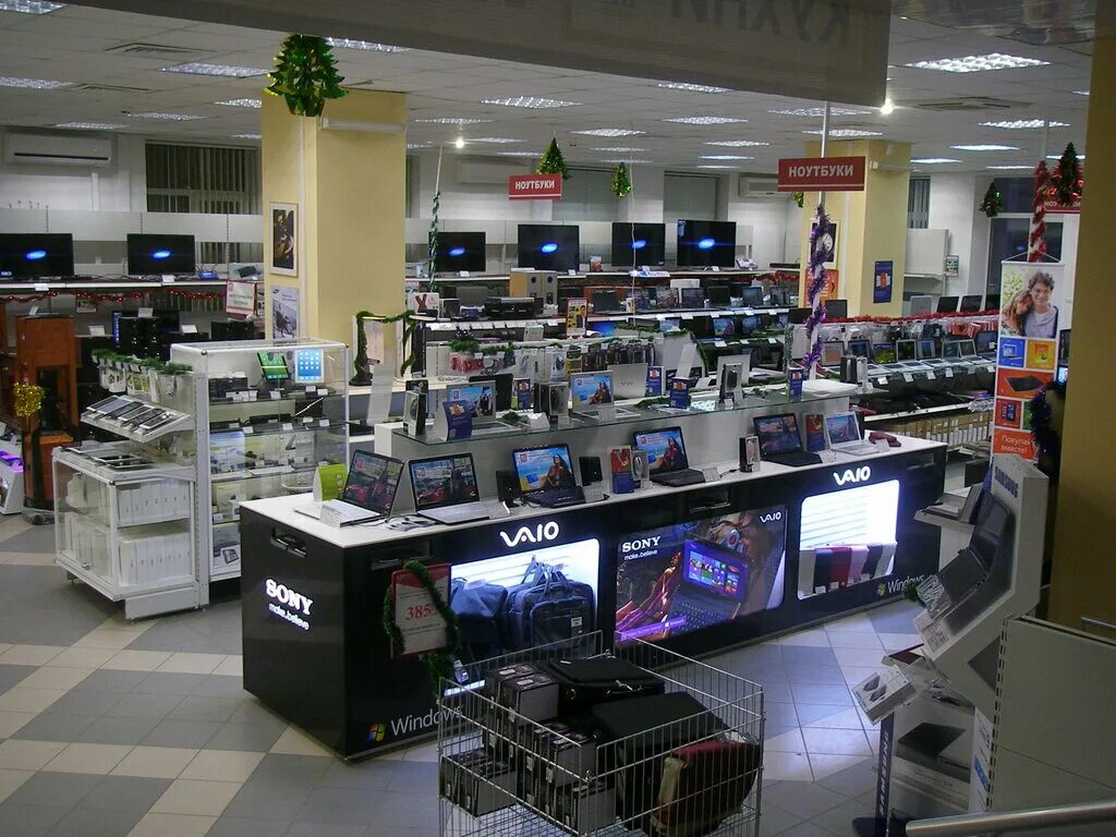 Flash computers. Компьютерный магазин. Магазин компьютеров. Компьютерный супермаркет. Американский магазин компьютеров.