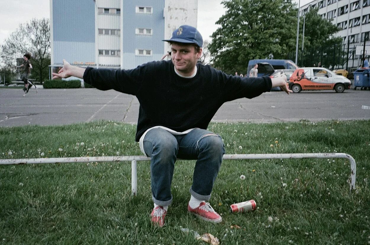 Mac demarco on the level. Мак демарко. mac demarco аутфиты. mac demarco в молодости. mac demarco tyler the creator.