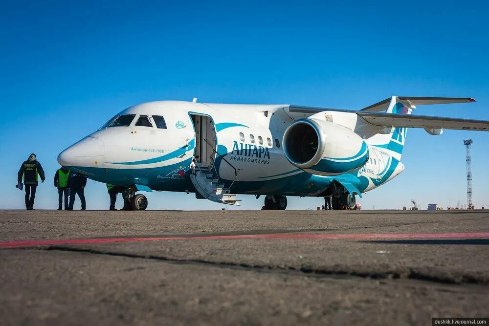 Сайт авиабилетов ангара. АН 148 АК Ангара. Авиакомпания Ангара самолеты. Цыганкова авиакомпания Ангара.