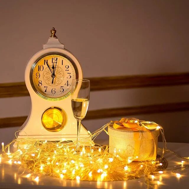 часы без пяти двенадцать новогодние. часы без пяти минут. на часах двенадцать без пяти судный день комикс\. часы пять минут. часы без 5.