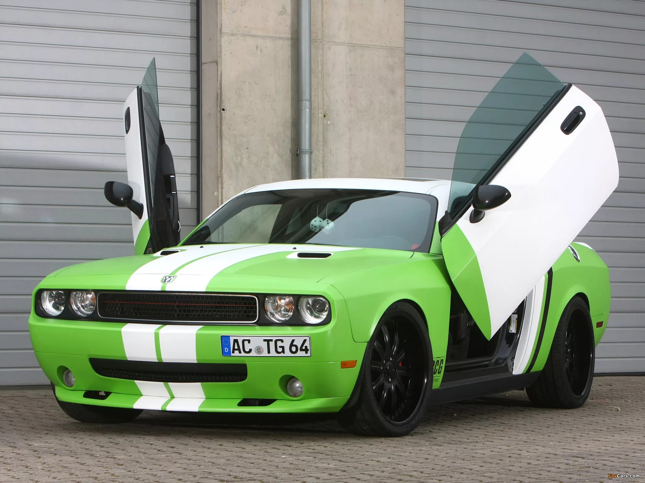 Тюнинг машинок. Додж Челленджер. Dodge Challenger srt8. Додж Челленджер зеленый. Dodge Challenger srt8 Tuning.