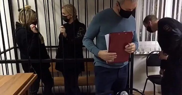 Криминальная блондинка. Волгоградский суд. Женщину арестовали в суде Волжский.