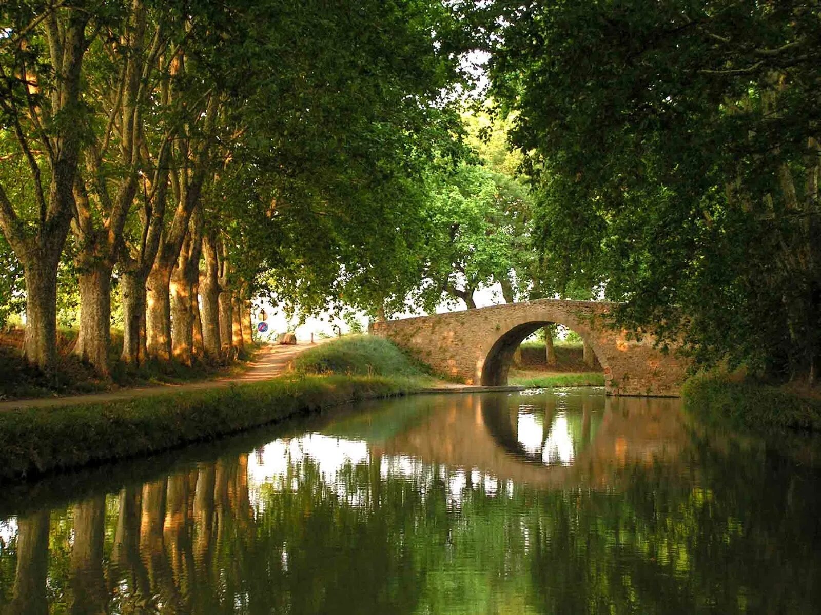 Канал дю миди Тулуза. Южный канал во Франции. Южный канал Тулуза. Le canal du Midi France. Countryside канал