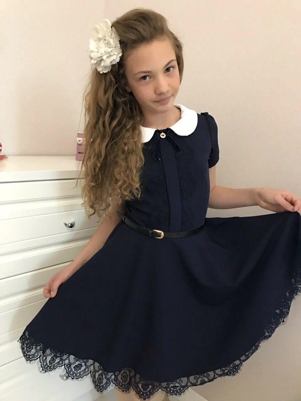 Школьное платье августина алолика. Синяя школьная форма. Платье в школу. Платье школьные для девочек чёрный. Платье школьное.
