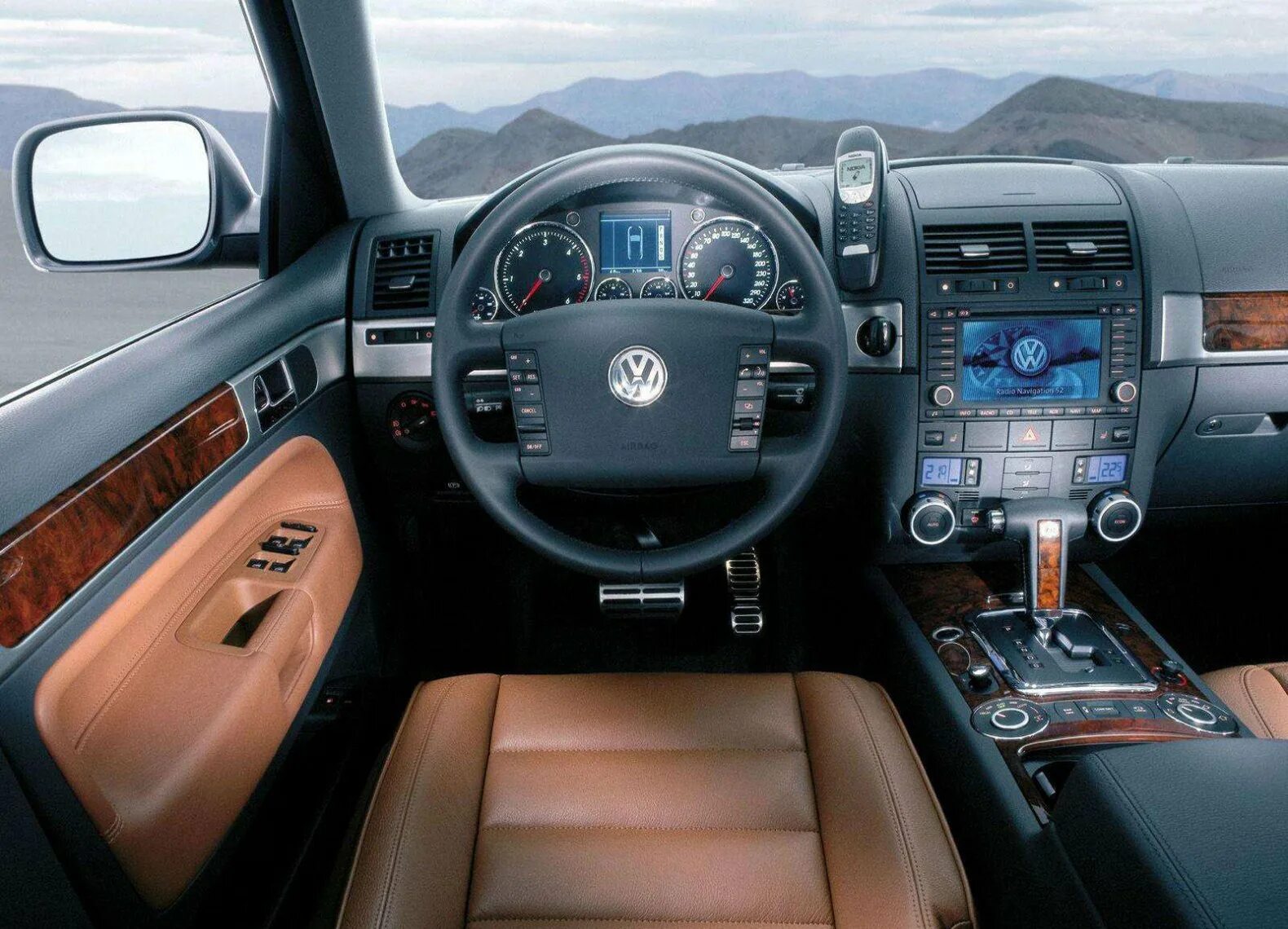 Volkswagen touareg 2002. Фольксваген Туарег 1. Volkswagen Touareg 2008 Interior. Volkswagen Touareg i 2002-2010. Фольксваген Туарег 2004 салон.