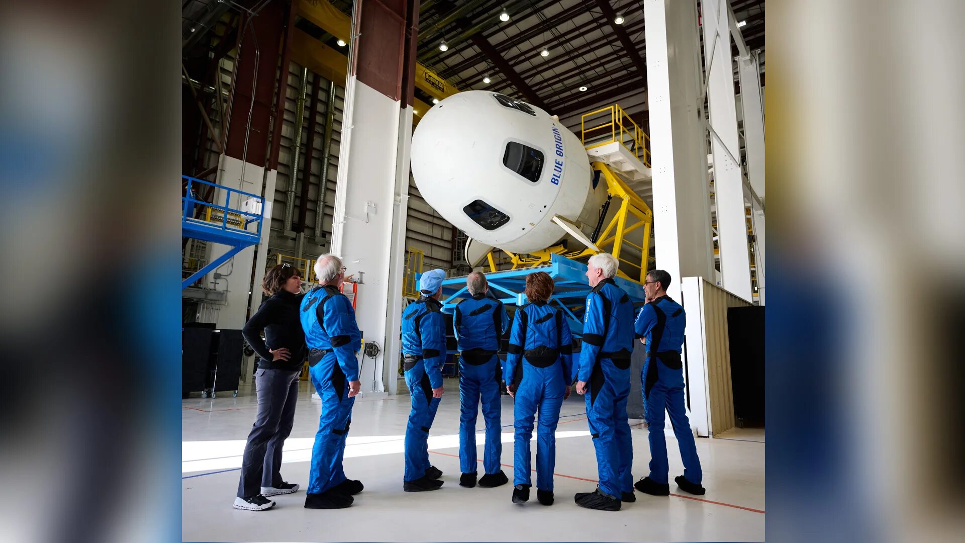 20 апреля космос. Chandrayaan-3. Цех сборки Blue Origin. Blue Origin Suit. Blue Origin 31 03 2022 экипаж.