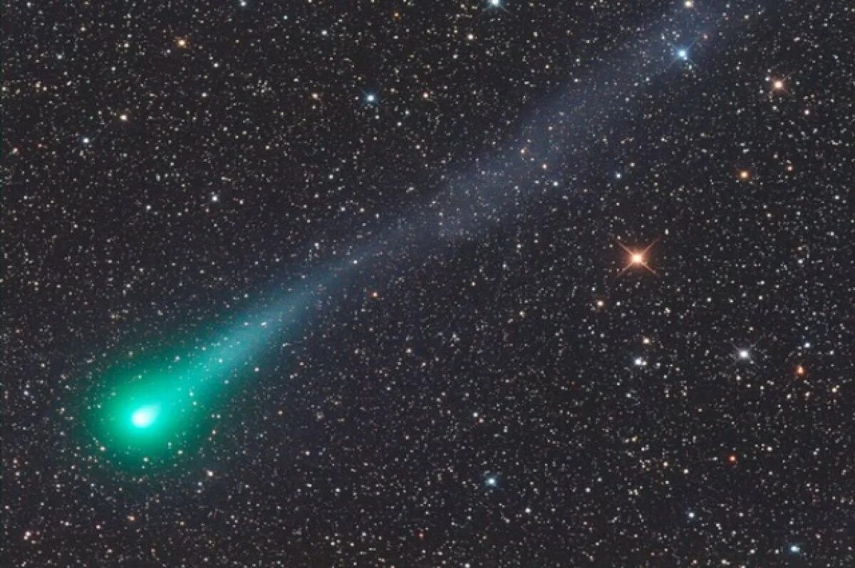 Миркосмоса ру на 2024 год. Комета в Омске 2023. Комета e3ztf. Комета c/2022 e3. Звезда космическое тело.