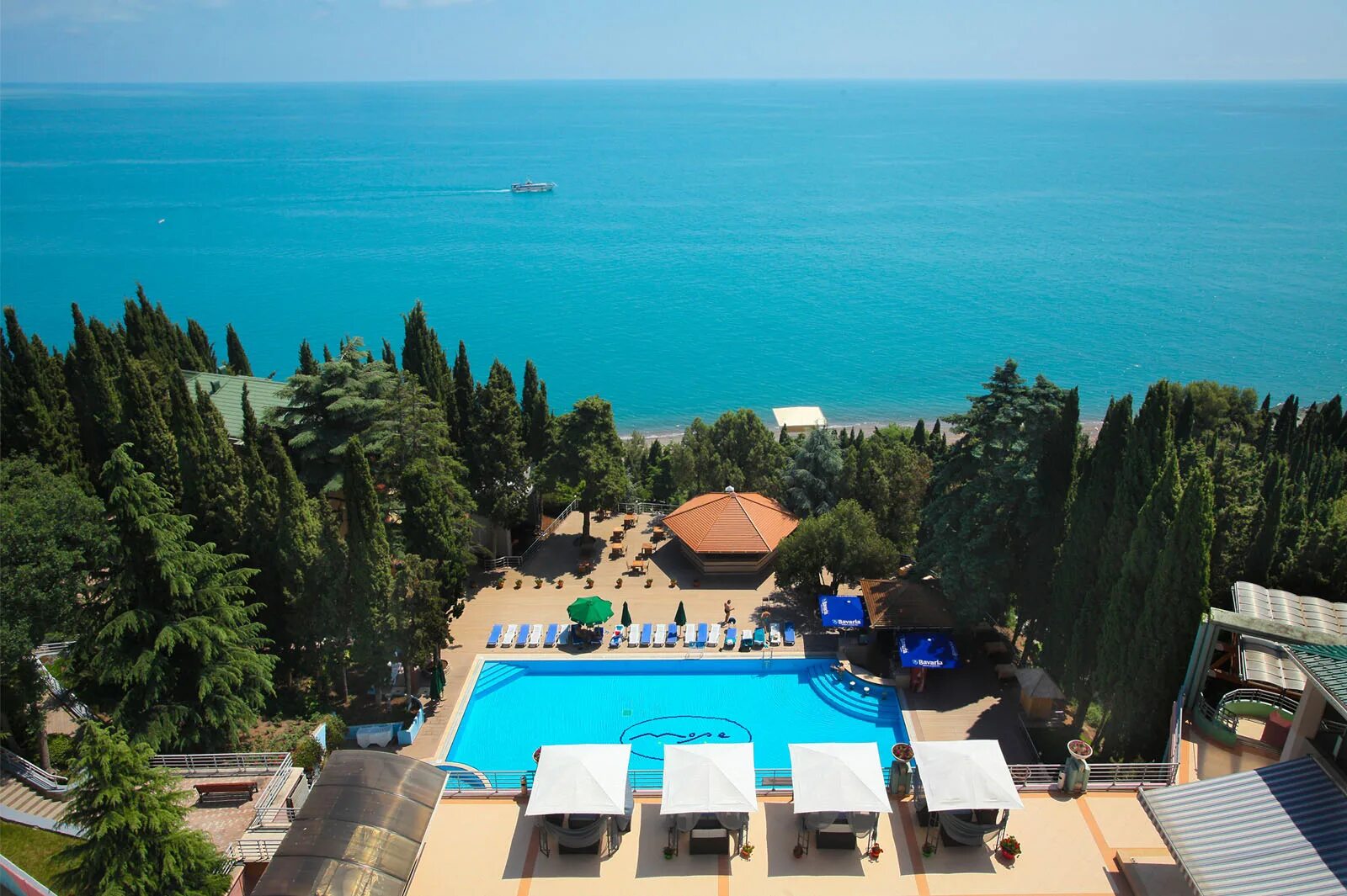 Отели крыма с питанием. More Spa Resort Алушта. Пансионат море Алушта. Отель more Spa Resort Крым. Санаторий море Алушта.