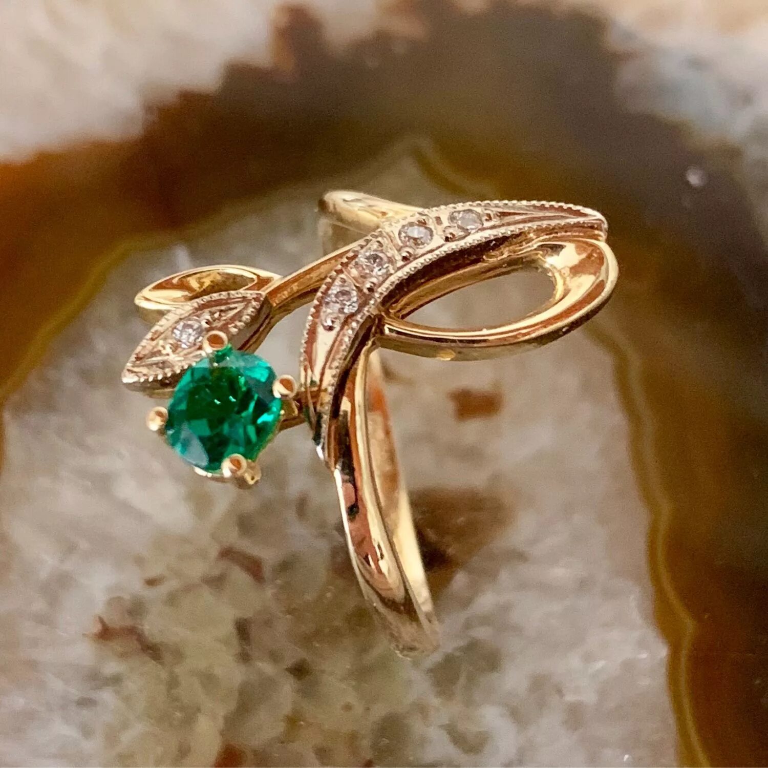 бронницкий ювелир кольцо из красного золота r01-d-1983088ab-r17. санлайт золотое кольцо с одним крупным фианитом. санлайт кольцо с розовым камнем в золоте. найти золотое кольцо с камнем. найти золотое кольцо с камнем.