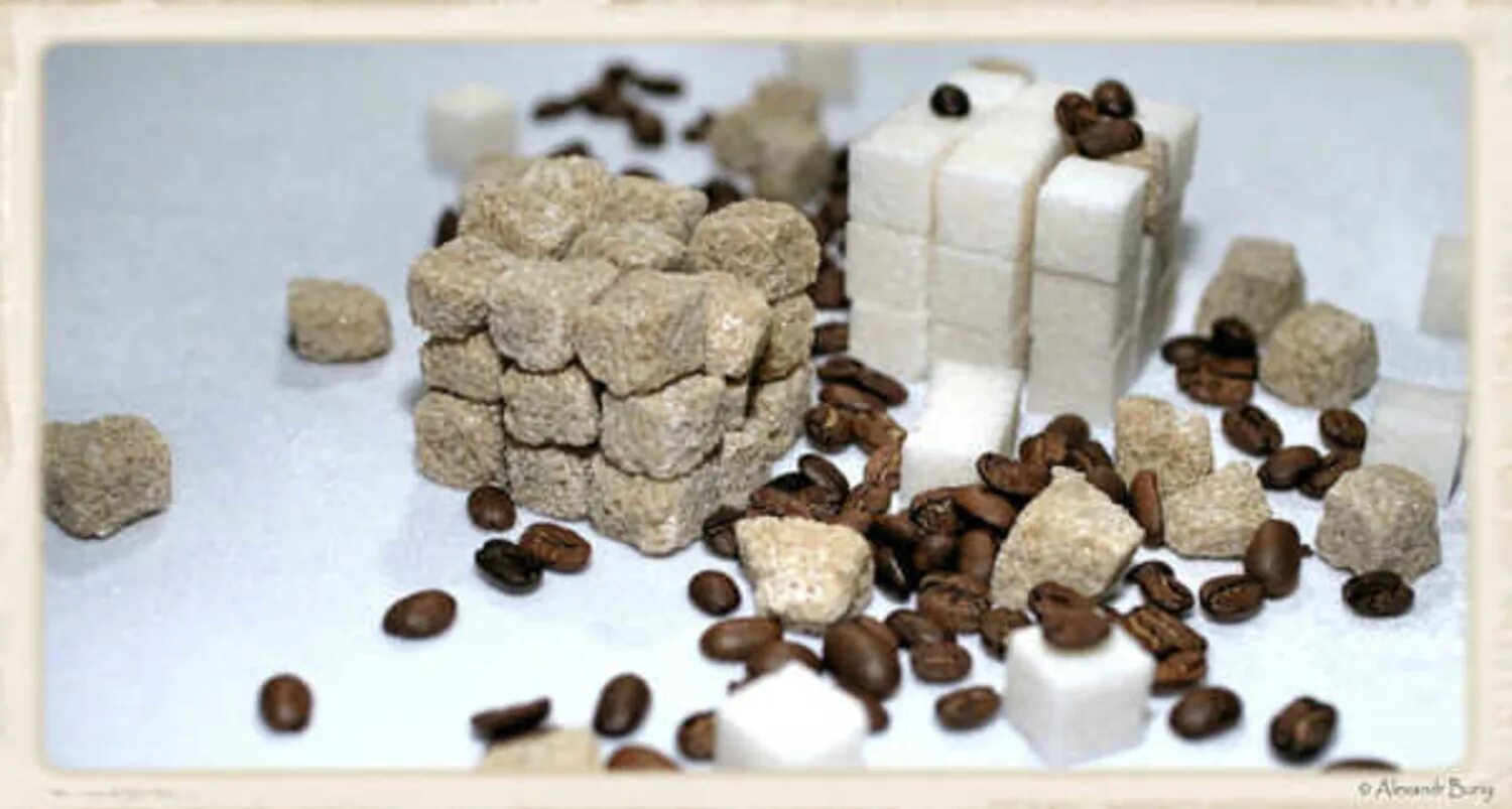 Кофейные кубики. Прессованный кофе в кубиках. Кофейные кубики сахара. Сахарные кубики для кофе. Кубики прессованного какао с сахаром.