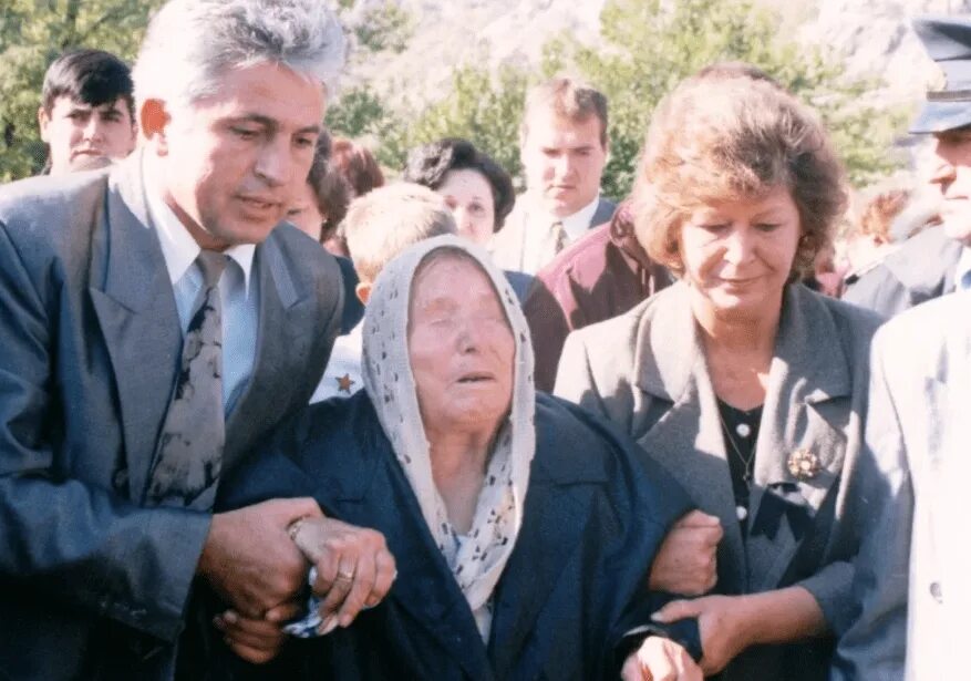 Вангелия пандева гуштерова в молодости. Димитр гуштеров. Димитр волчев сын ванги. Сестра ванги любка. Ванга в молодости фото.
