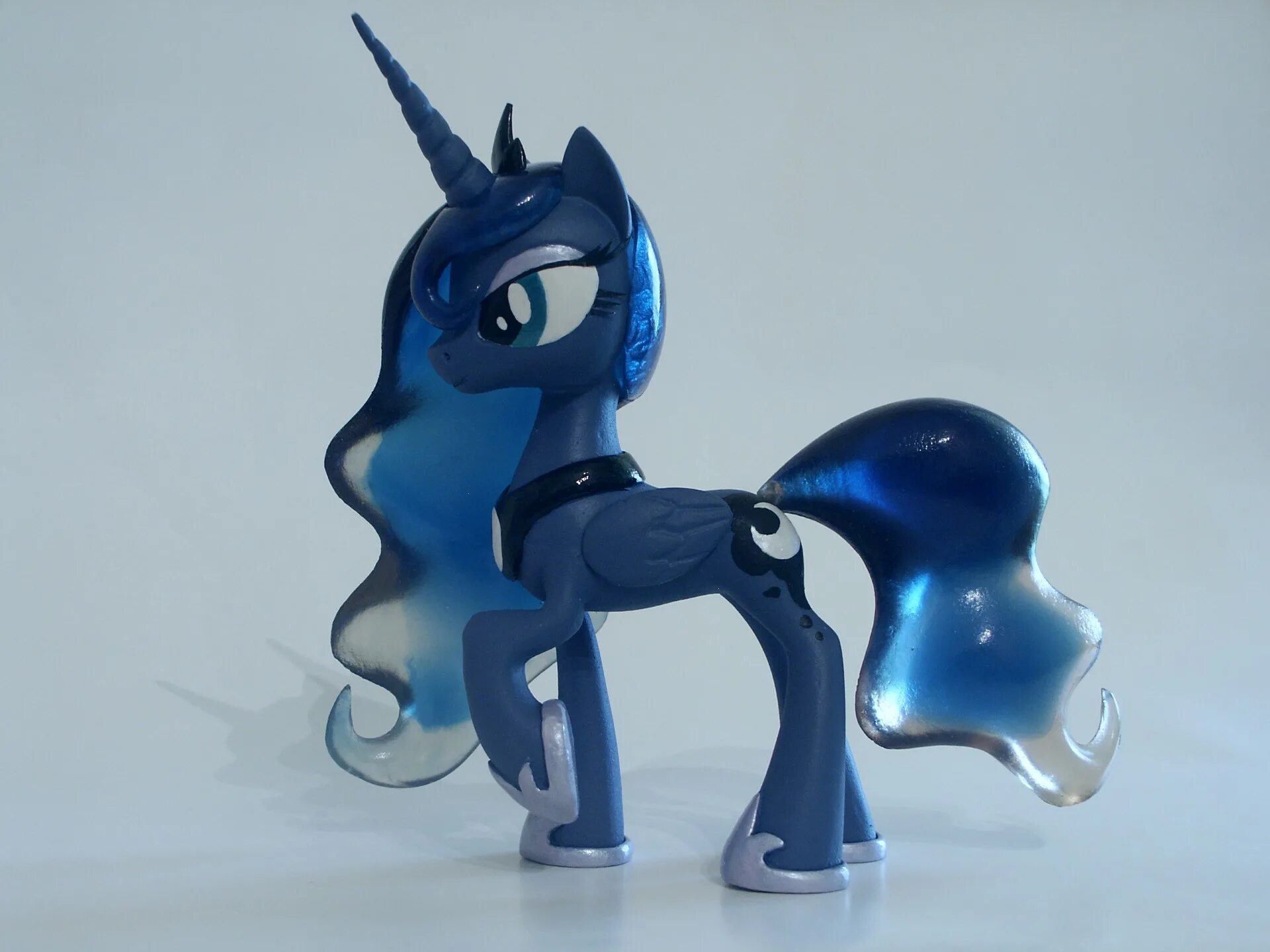 Пони луна игрушка. Фигурка Hasbro my little Pony - принцесса Луна e5963. Фигурка Hasbro Princess Luna b7815. My little Pony игрушки принцесса Луна. МЛП принцесса Луна игрушка.