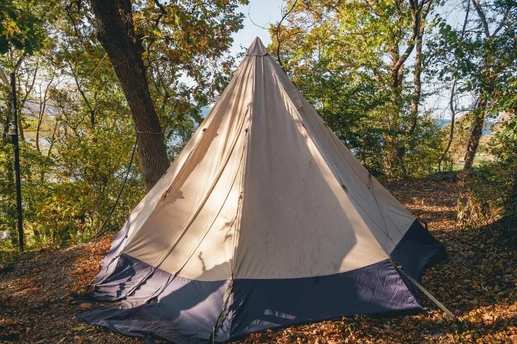 9 camping. 9 Километр кемпинг Лермонтово. Типпи шатер. Автокемпинг 9 км Лермонтово. Пляжный кемпинг 9 километр Джубга.