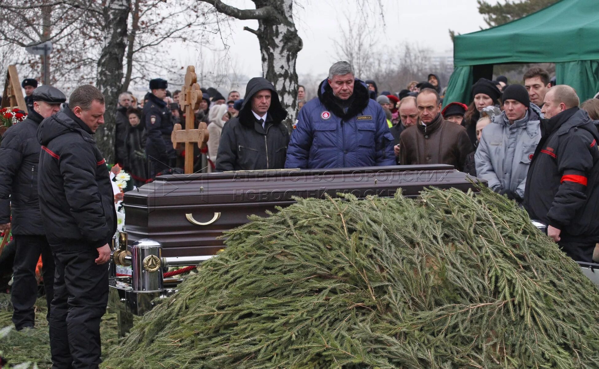 Похороны Бориса Немцова на Троекуровском. Похороны Немцова похороны. Похороненных б