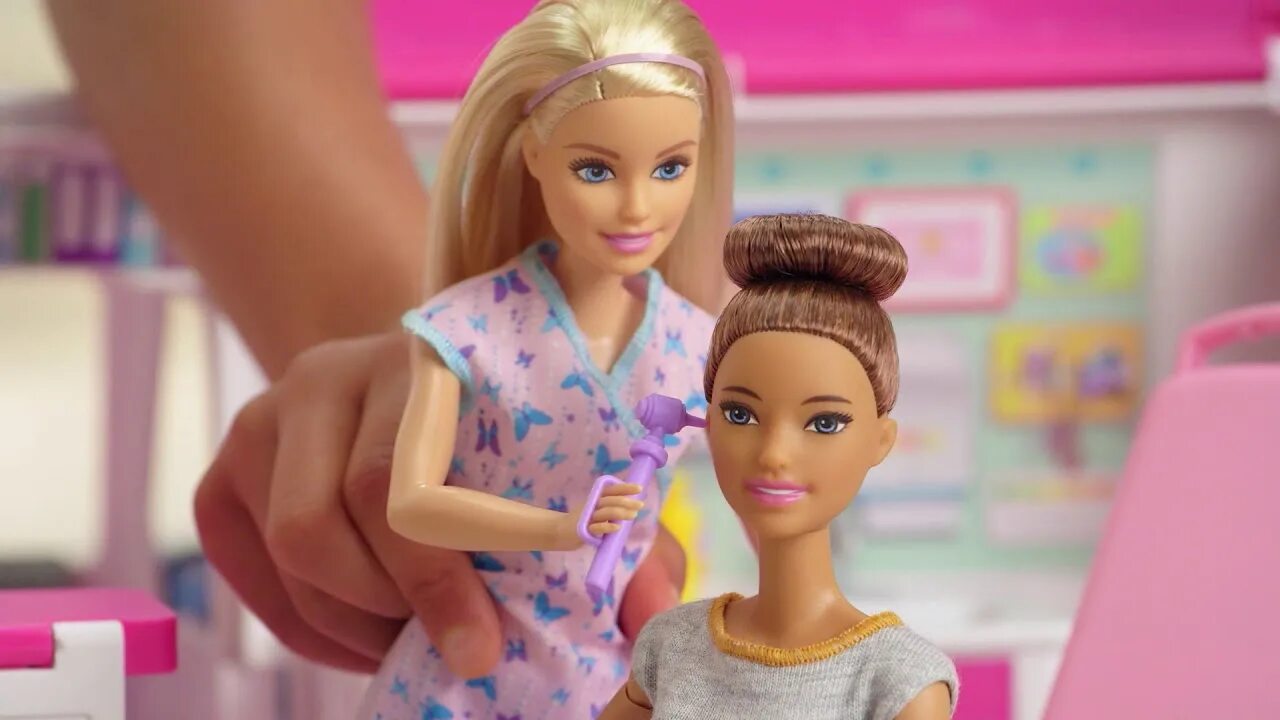 Барби быстрей. Барби скорая помощь. barbie машина скорой помощи. скорая помощь от mattel. барби скорая помощь смотреть онлайн.
