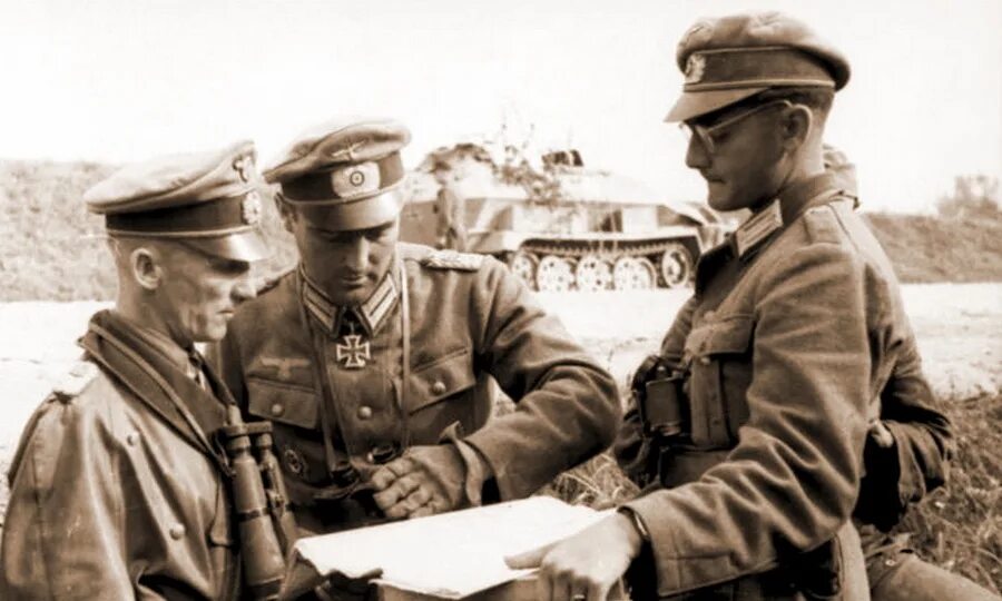 Офицер и дивизия. Великая германия дивизия вермахта. великая германия элитная дивизия вермахта. хассо фон мантойфель. гроссдойчланд дивизия 1944.