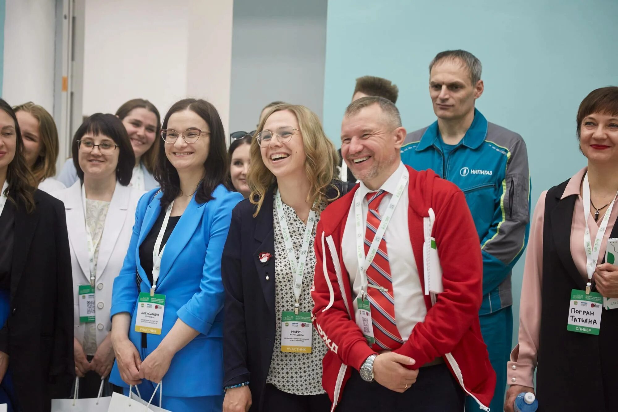 лидер волонтеров картинка. съезд серебряных волонтеров. лучший волонтер. лидер волонтерского движения. лидеры добровольчества.