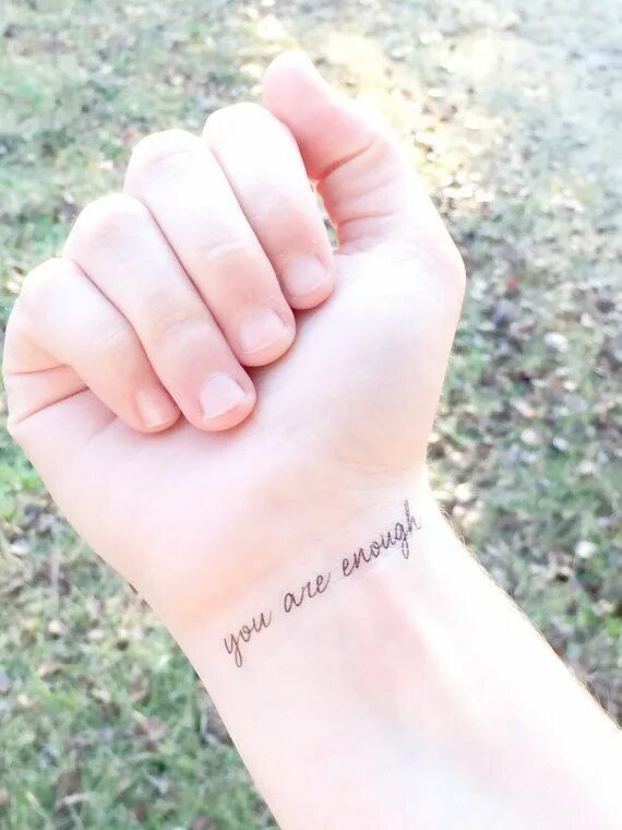 I am always here with you. Тату маленькие надписи. be happy тату на запястье. татуировка be yourself.