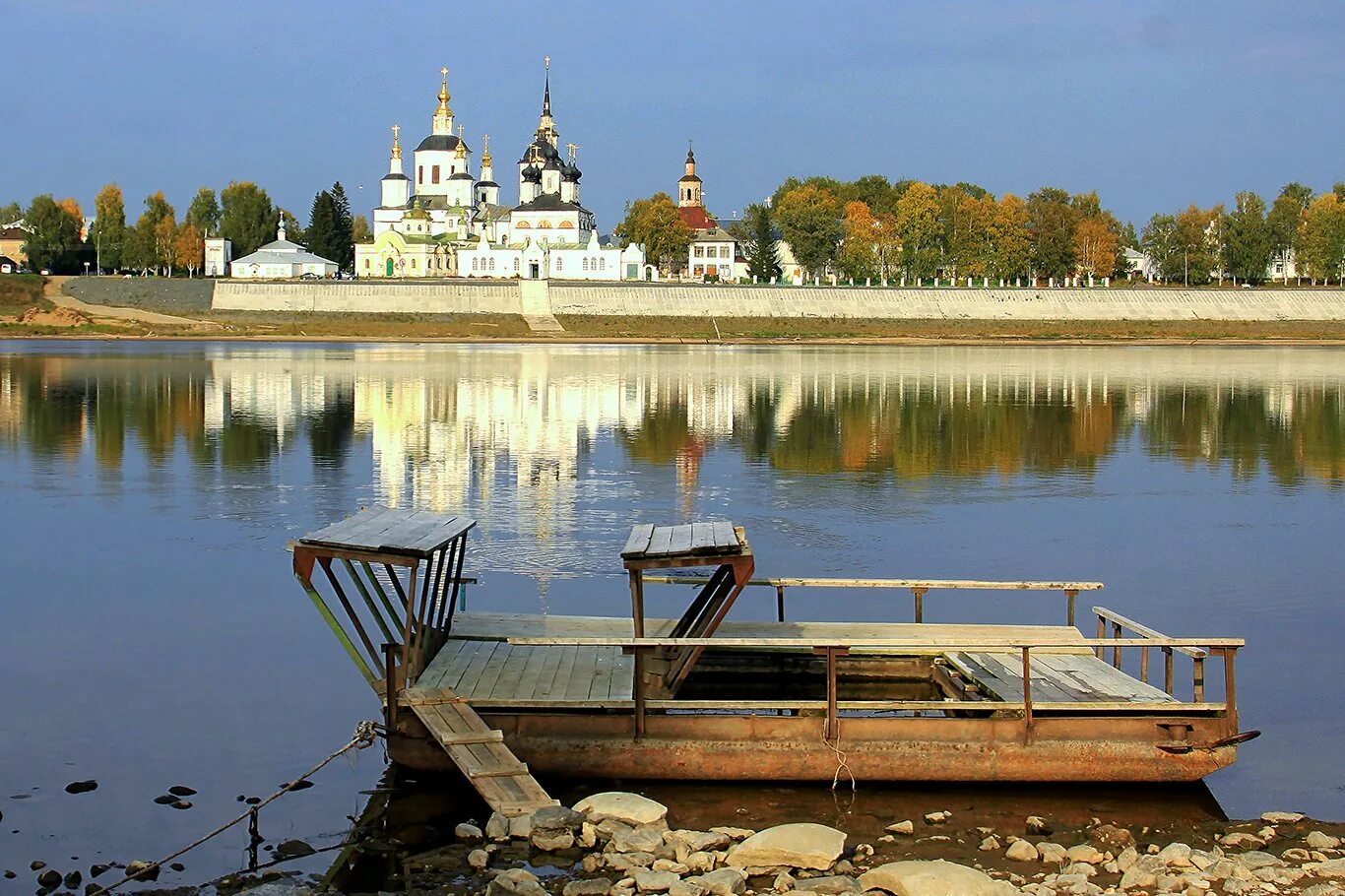 н в гоголь теплоход архангельск. река северная двина. река юг в великом устюге. великий устюг порт. теплоход заря на вычегде.