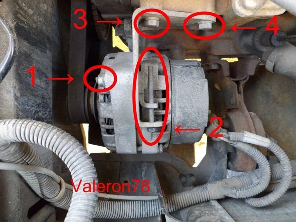 Как снять инжектор 2115. Генератор ВАЗ 2115 инжектор 8 клапанов. Как снять Генератор на ВАЗ 2114. Генератор на ВАЗ 2115 инжектор 8. Болт генератора ВАЗ 2114.