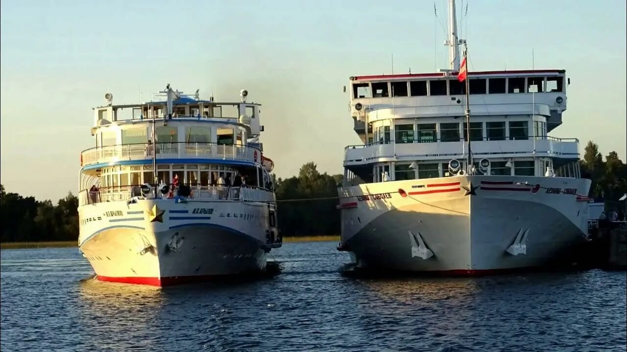 Метеор кижи из петрозаводска. Метеор петрозаводск кижи. Теплоход кижи. Онежское озеро судоходство. Теплоход петрозаводск кижи.