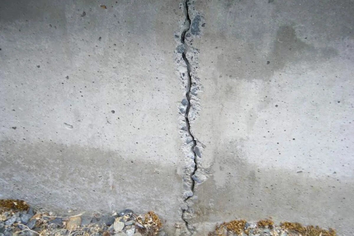 Отсутствие трещин. Трещины в жб перекрытии - монолит. Усадочные трещины в фундаменте. Температурно-усадочные трещины в бетоне. Трещины в железобетонных стенах.