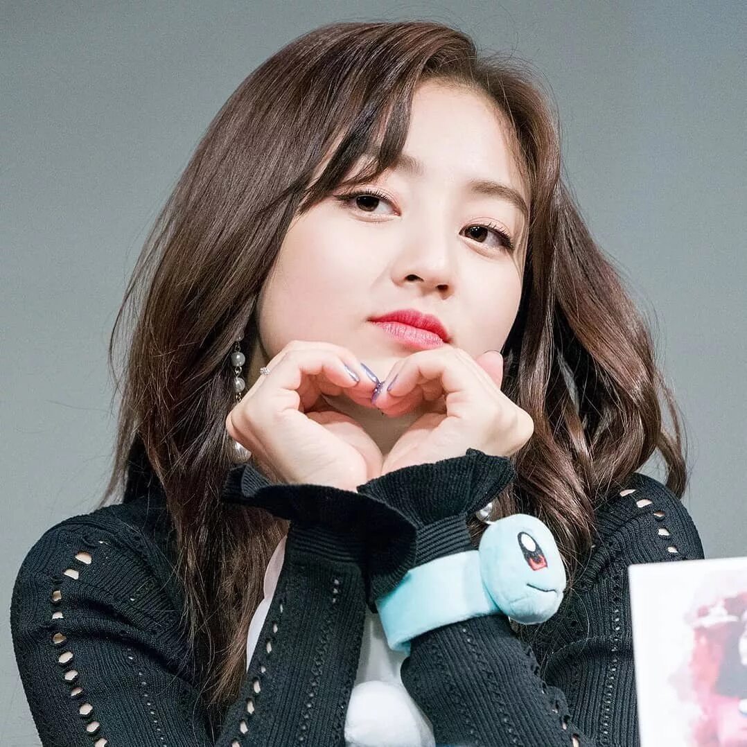 Твайс. Твайс пак чжихе. Твайс участницы чжихе. Сколько лет джихе из твайс. Пак джихе.