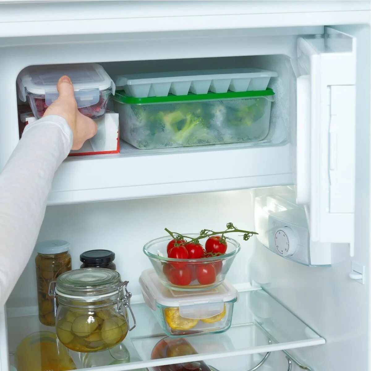 Встраиваемый холодильник икеа ХУТТРА. Встраиваемый холодильник ikea. Холодильник встраиваемый под столешницу икеа. Встроенный холодильник икеа. Встраиваемый холодильник no frost купить