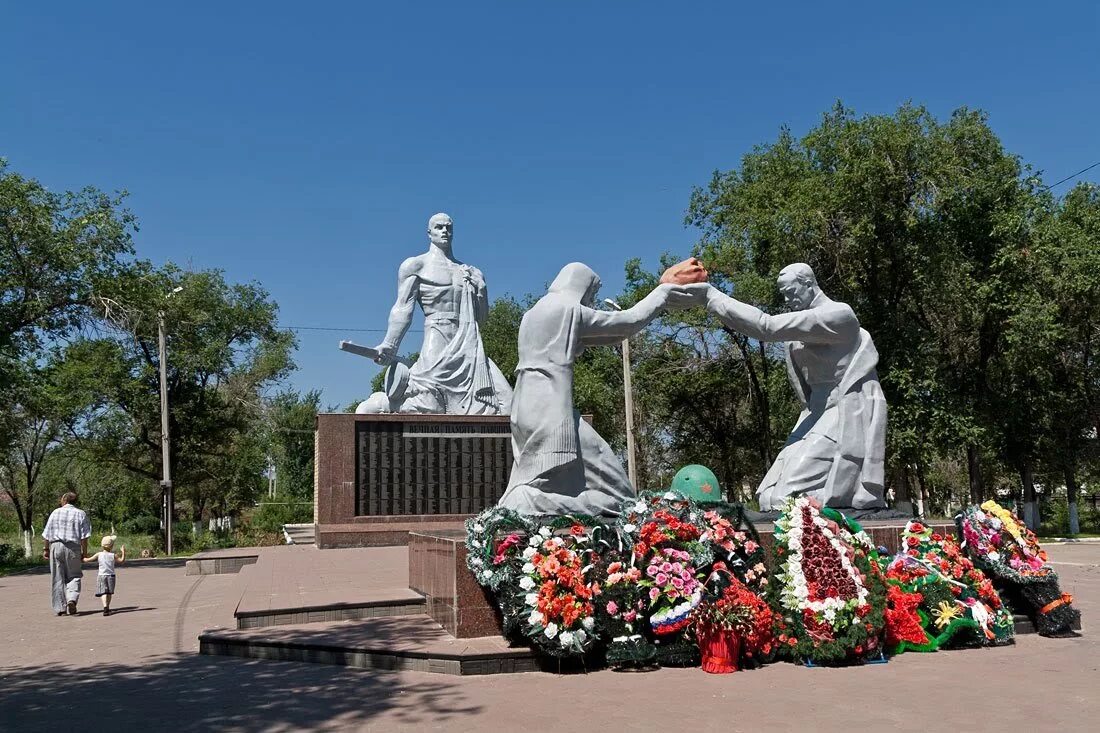 Мемориал соль-илецк. Парк победы соль илецк. Памятник в соль илецке вечный огонь. Соль-илецк вечный огонь. Победа соль илецк.