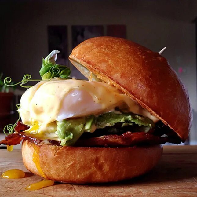 Eggs burger