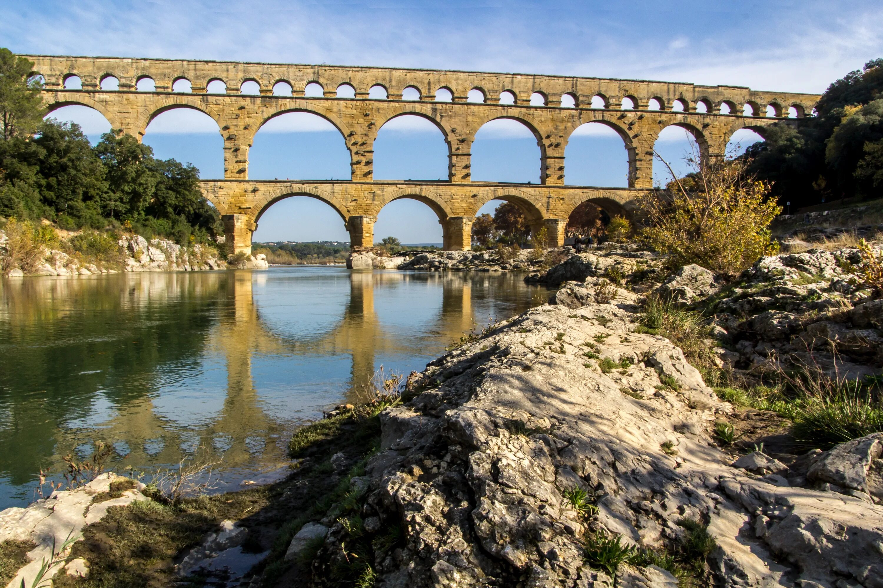 Пон вид. Акведук Пон-дю-гар. Пон-дю-гар Франция. Пон-дю-гар Римский акведук. Акведук мост Рим.